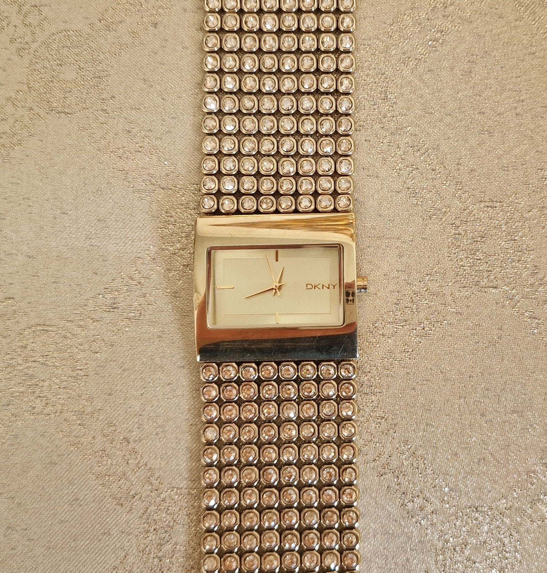 DKNY zegarek kamienie