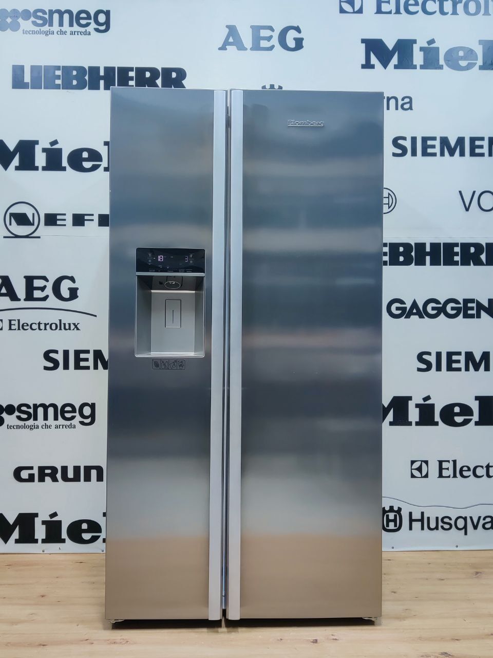 Великий шикарний холодильний Bloomberg ™ типу Side-by-Side. Ідеал
