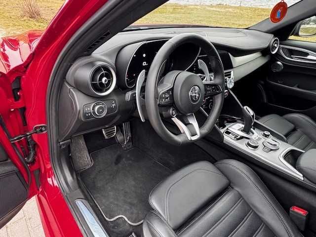 Wynajem samochodu Alfa Romeo GIULIA VELOCE