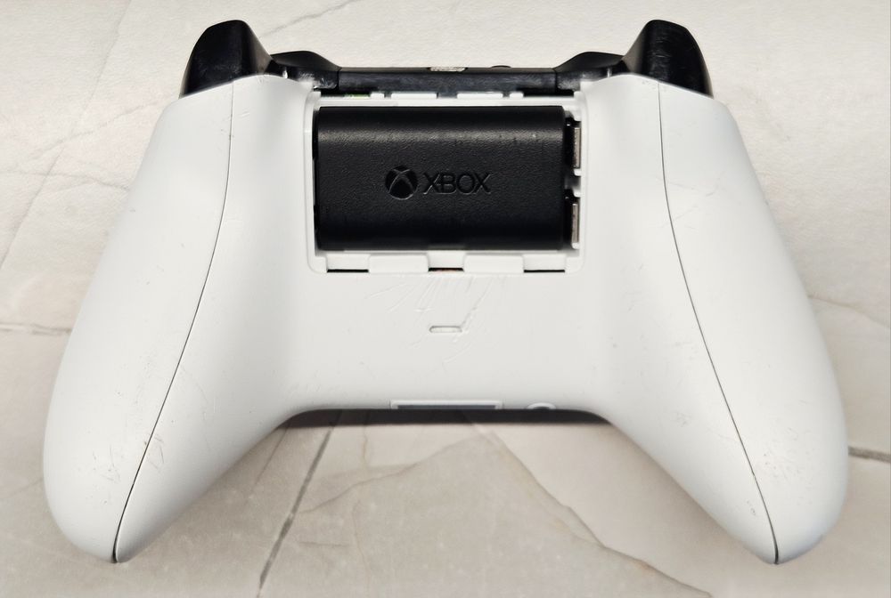 Pad Xbox One z akumulatorem xbox