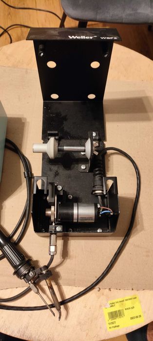 Lutownica Weller WSF81D + Podajnik cyny Weller