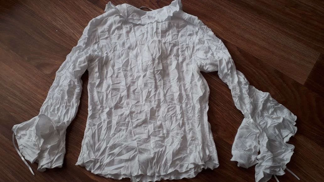 Белая нарядная школьная блузка