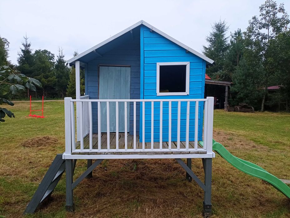 Ogrodowy drewniany domek dla dzieci