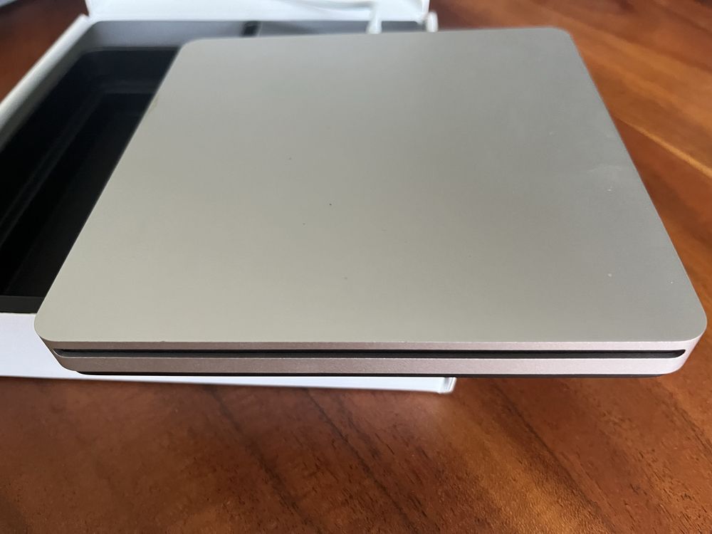 MacBook Air 13” Late 2010 + CD (SuperDrive) + Etui