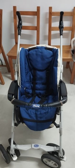 Vendo carrinho passeio da Chicco bom estado
