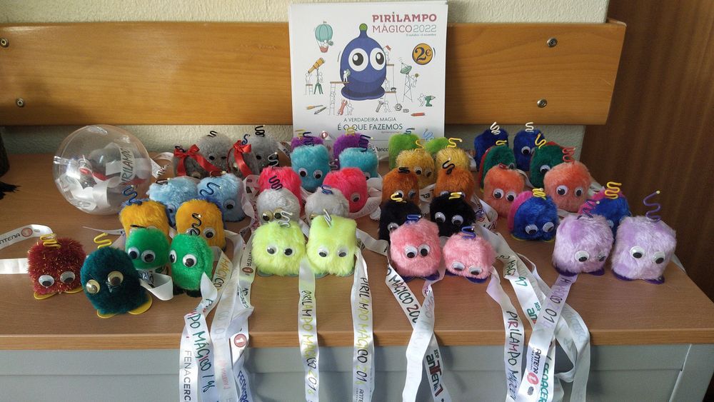 Pirilampo Mágico E pins