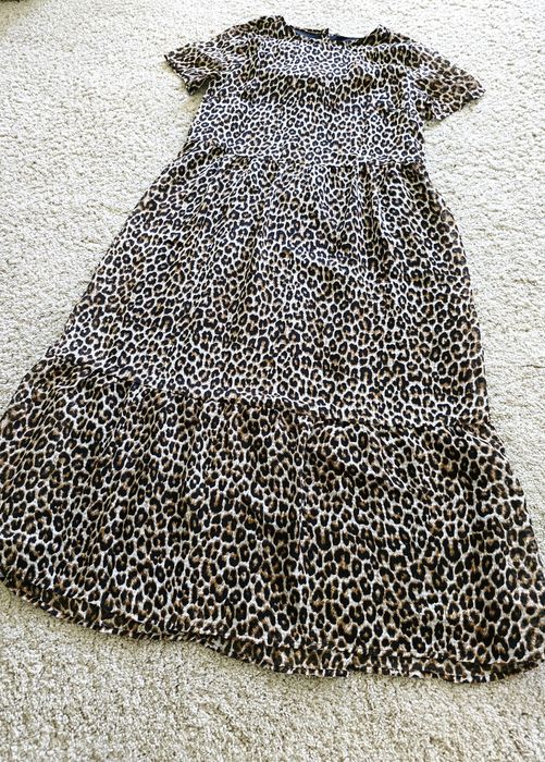 Zwiewna maxi sukienka w panterkę Pieces M