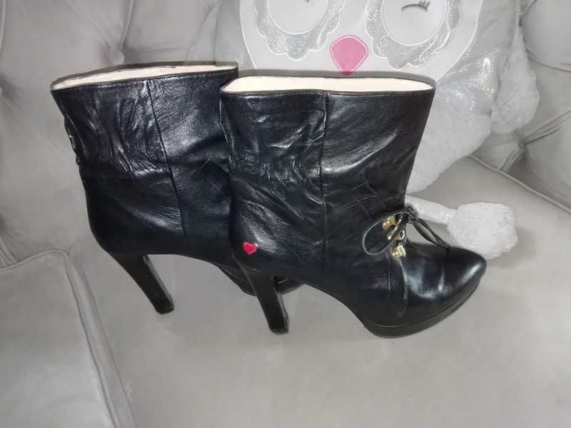 Botki Moschino r. 39
