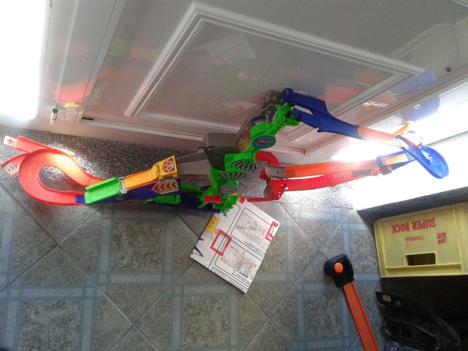Pista FANTÁSTICA de afixação de parede da Hot Wheels Wall, como NOVA!