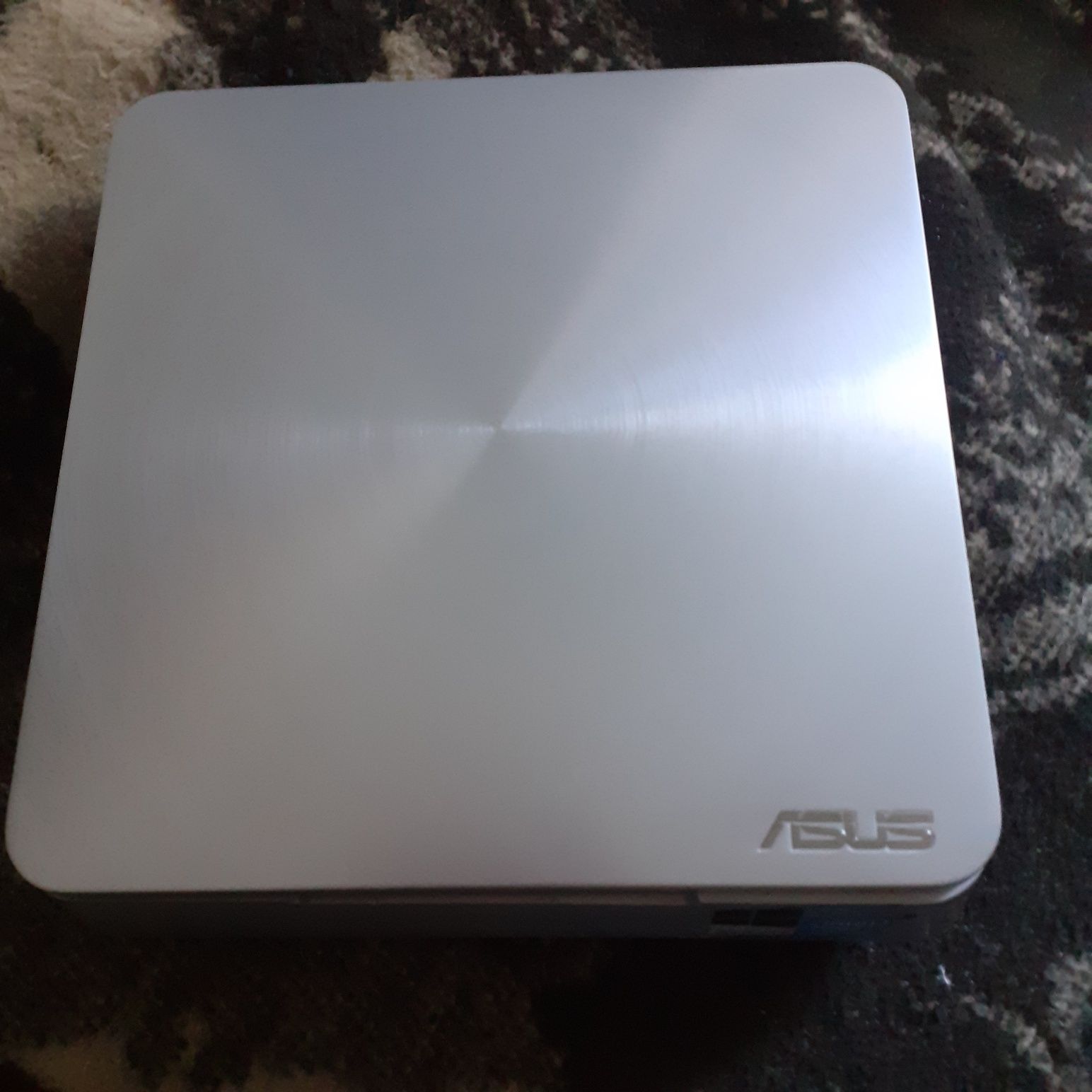 Asus vivo mini PC i3 8gb ram 500gb hdd