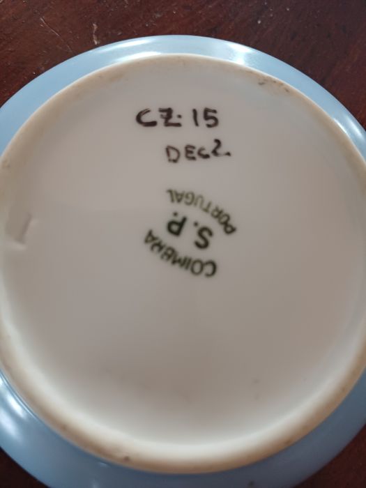 Cinzeiro antigo em loiça