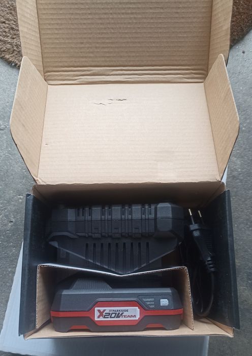 Parkside Conjunto de Carregador e bateria 20V 2Ah