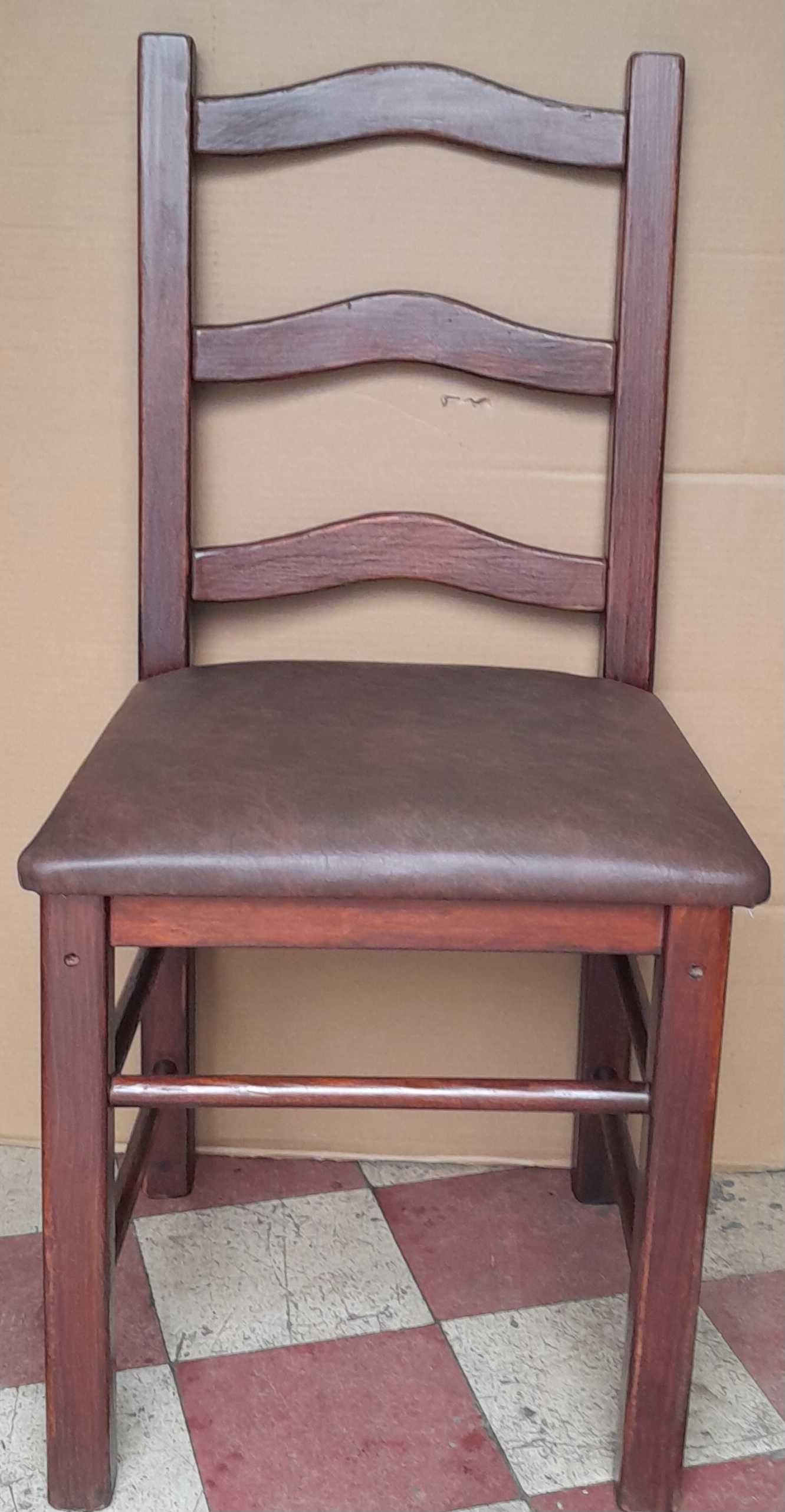 Cadeiras de madeira maciça