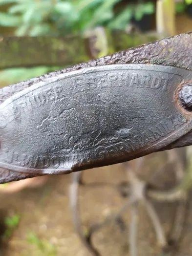 Pług konny dwuskibowy.