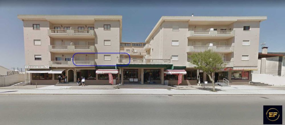 Bright T2 Apartment with Elevator, Large Garage & Large Patio