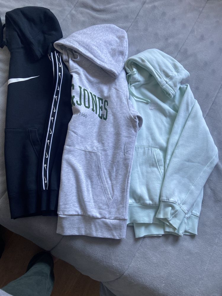 Três camisolas da Nike e da Jack&Jones