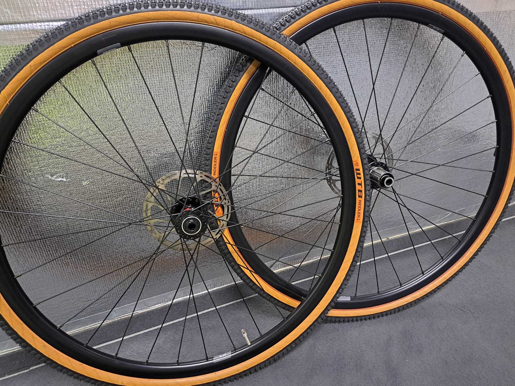 Komplet kół rowerowych 28c Ryde DP19 opony Wtb Riddler 37c tarcze sram
