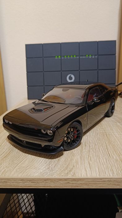 Dodge Challenger (1:18) - Autoart