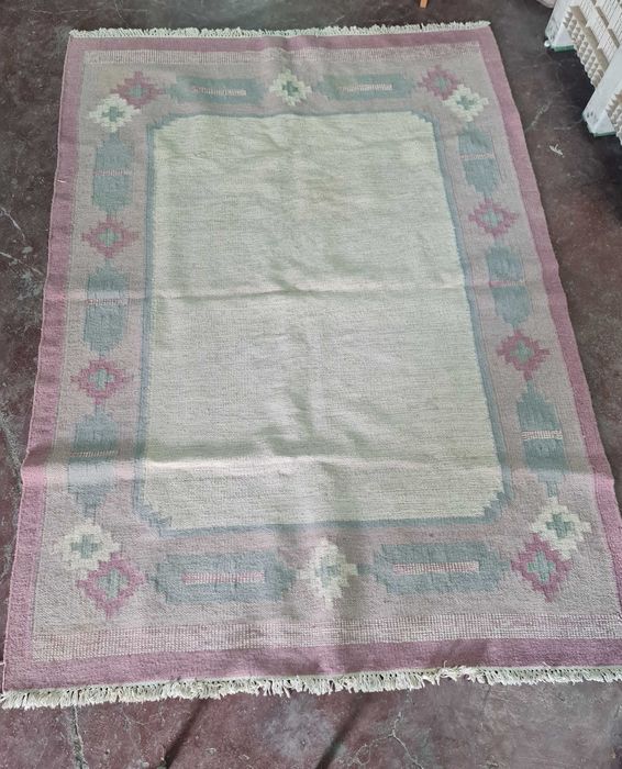 Carpete Nova em Tons Neutros