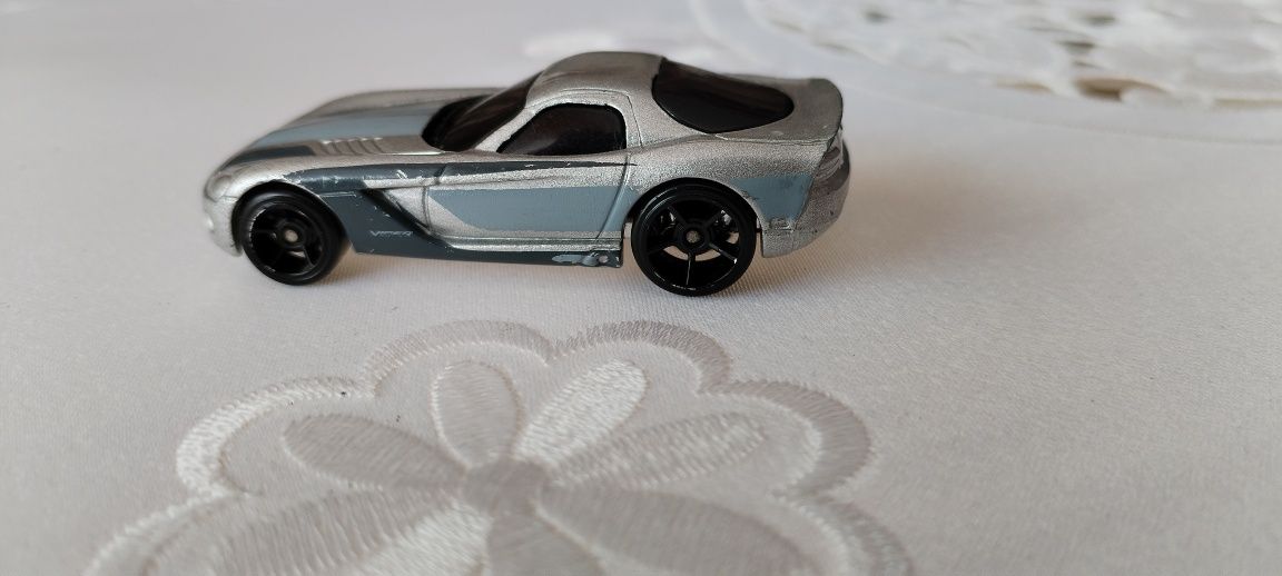 Hot wheels dodge viper 2005