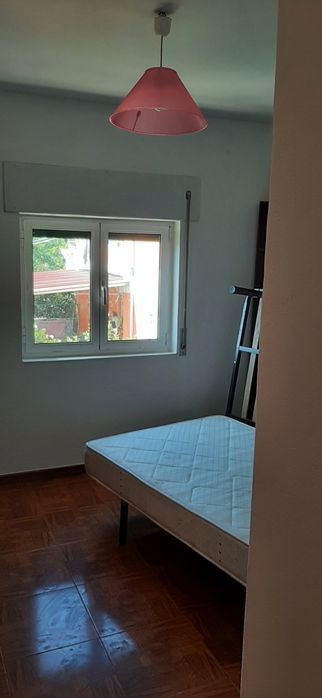 Apartamento T3 com alguma mobilia