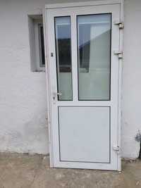Drzwi aluminiowe białe z naświetlem..