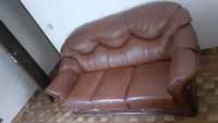 Sofa em couro 3 lugares com cama embutida