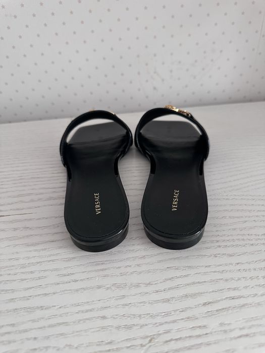 Versace лаковані шкіряні шльопанці. Оригінал! Нові! 38 р.