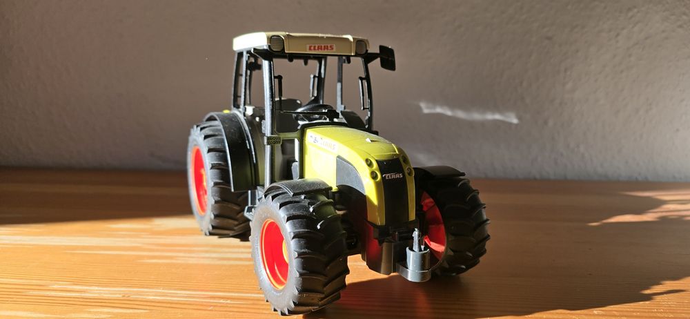 Bruder traktor Class