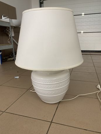 Lampa biala z kloszem