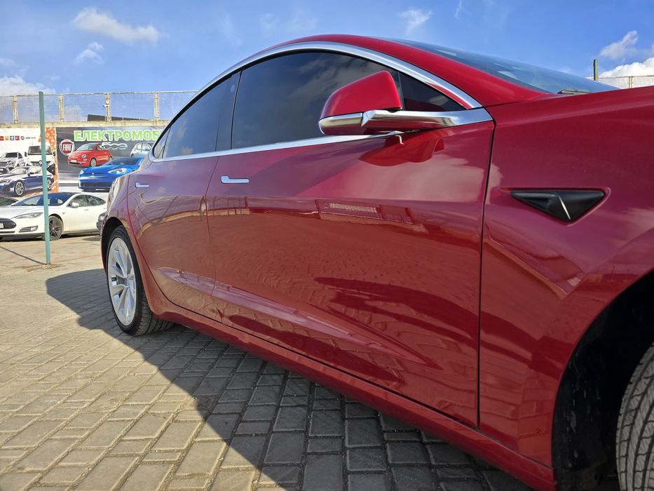 Продам Tesla Model 3