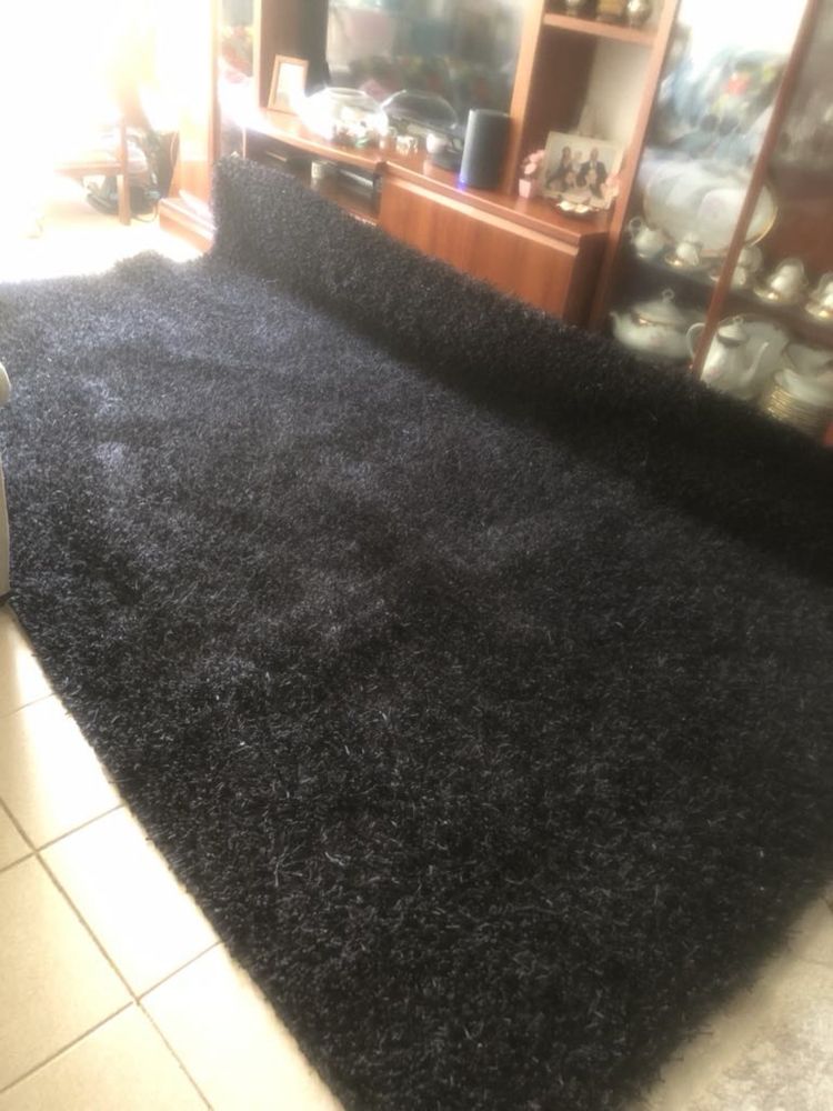 Carpete grande preta