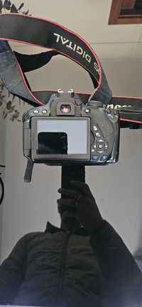 Máquina fotográfica Canon  650 d