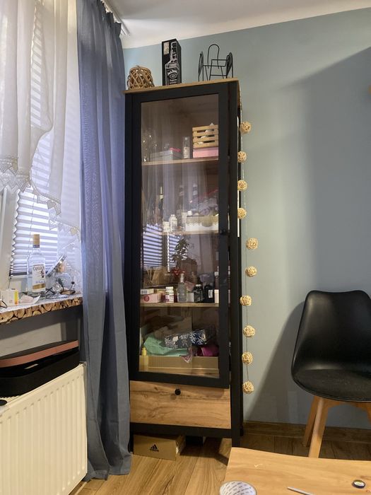 Witryna loft  z metalową ramą