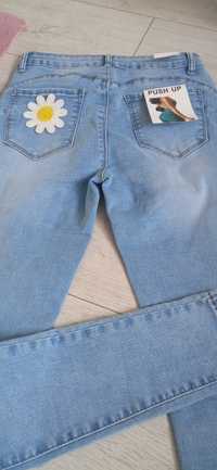 Msara jeansy przecierane z kwiatem roz M