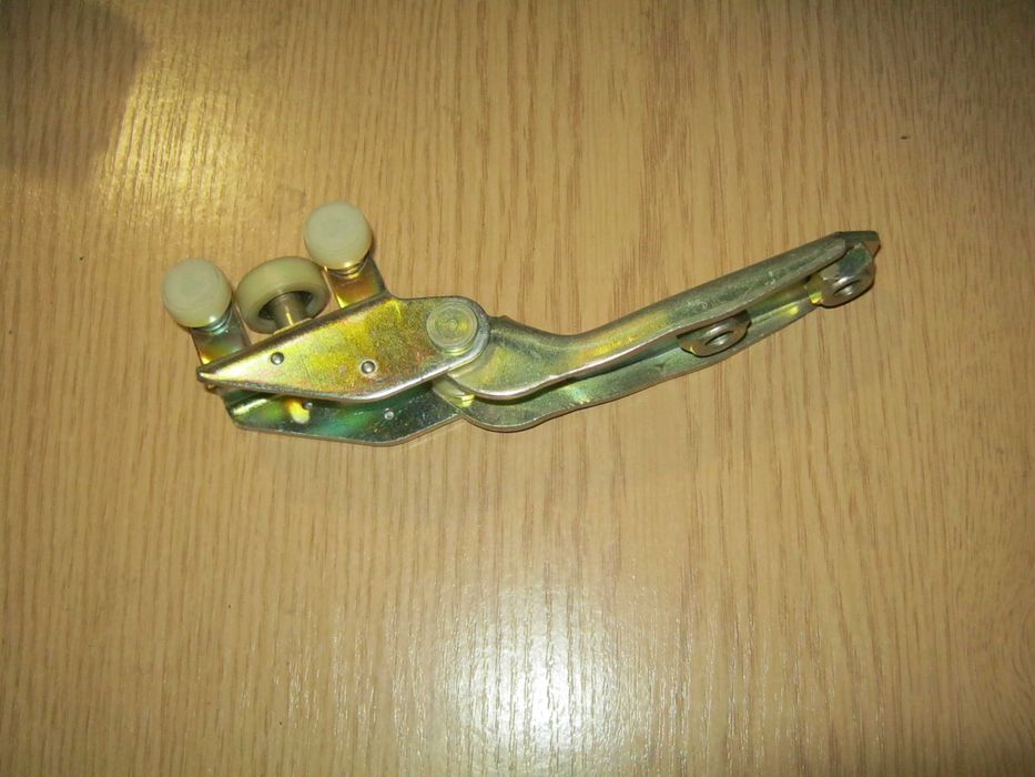 Ролик боковой двери средний VW Transporter T4 90-03 701843336A/MG