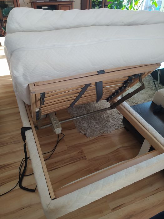 Łóżko z siłownikiem nowy materac