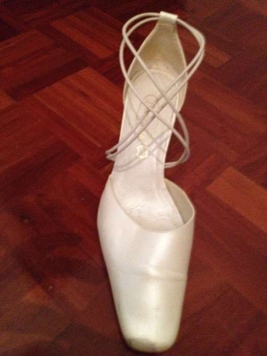 Sapatos noiva n. 39 (oferta de cestinho alianças)
