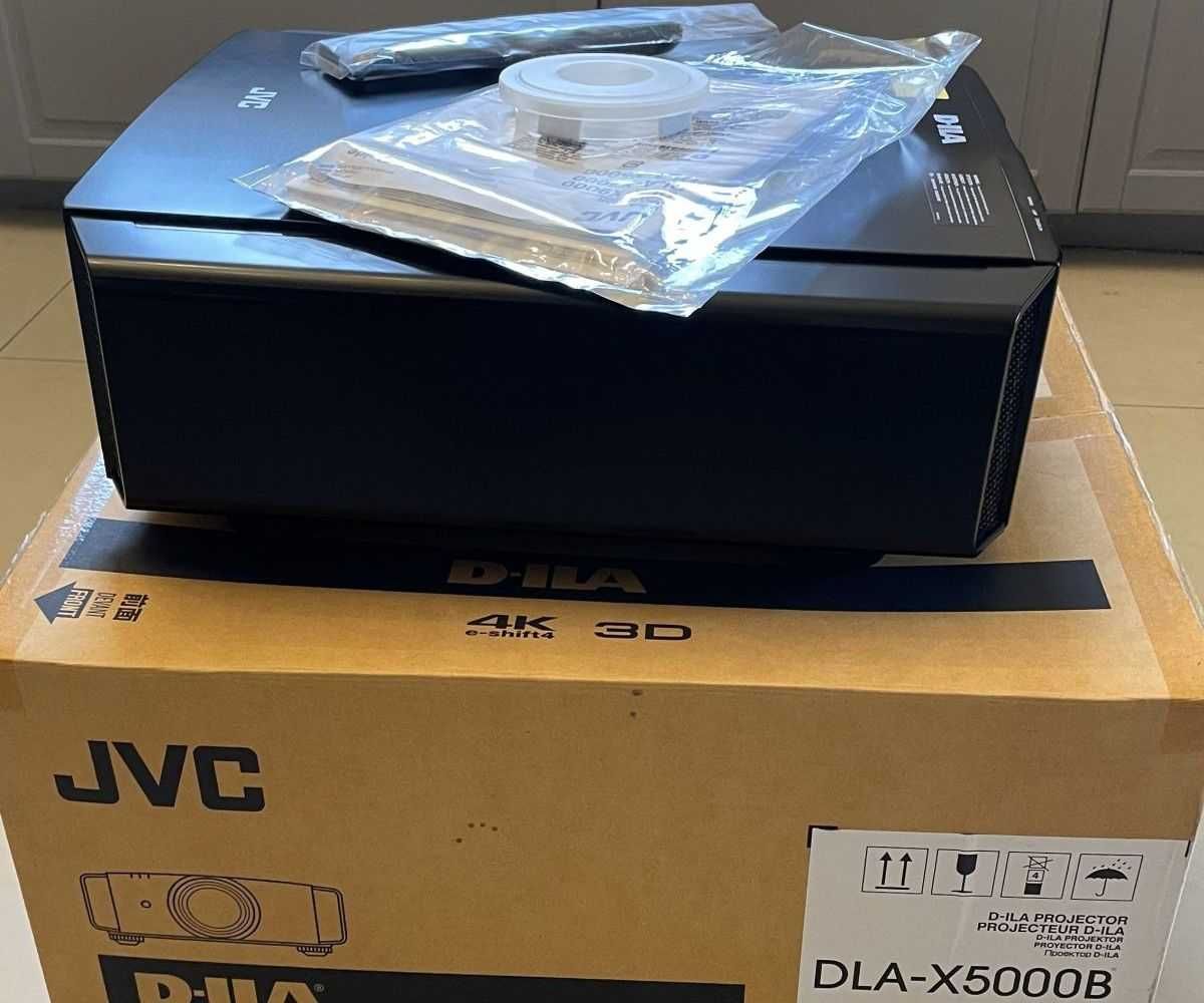 Projektor rzutnik JVC DLA-X5000 (aka DLA-RS400)