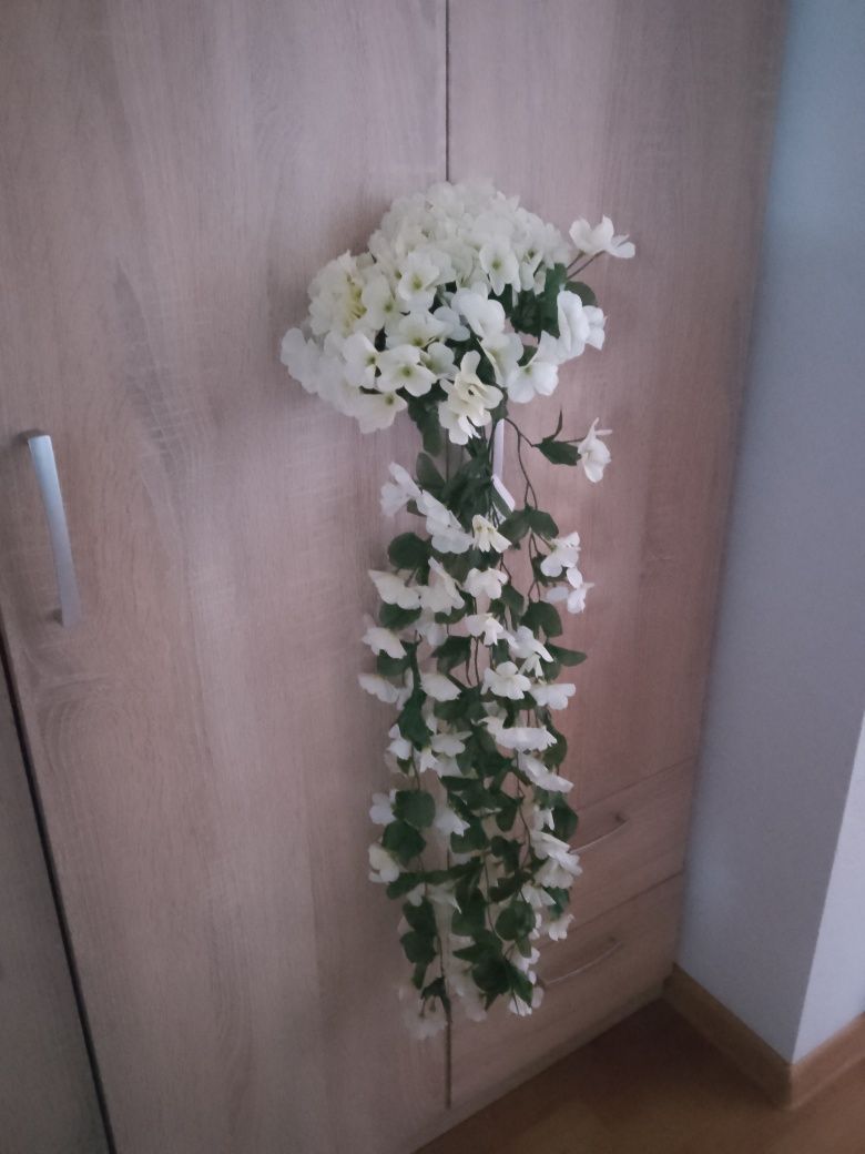 Girlanda kwiatowa zwisająca
