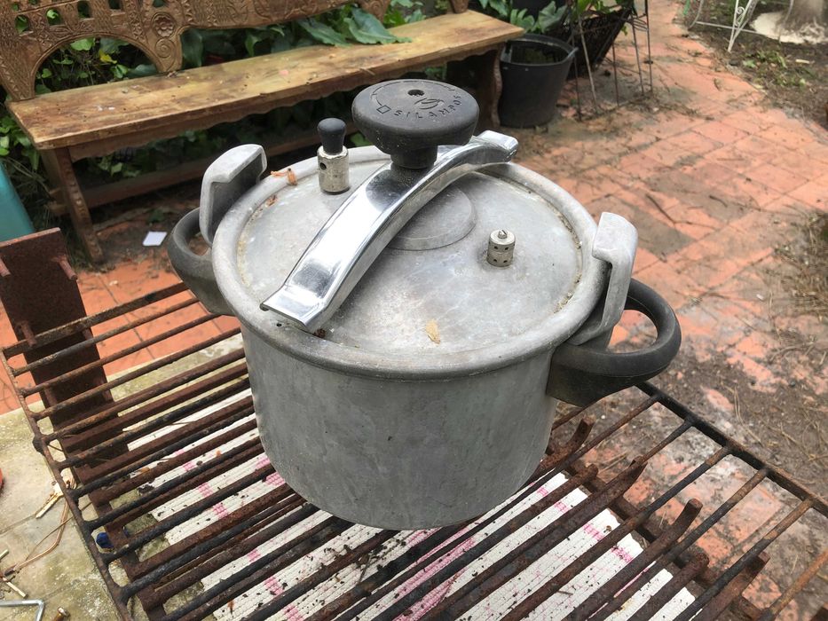 Cloche patusca + panela de pressão