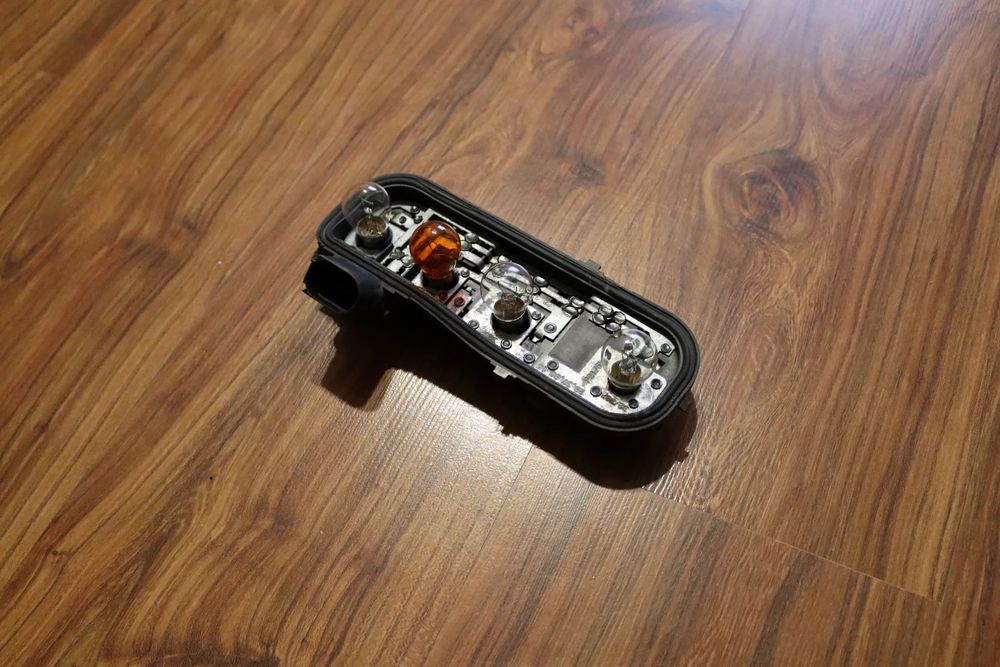 AUDI A4 B6 KOMBI WKŁAD LAMPY PRAWY 8E9945258 ORYGINAŁ