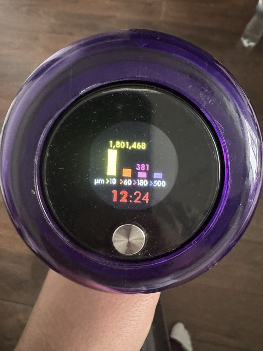 Продам пылесос dyson v15