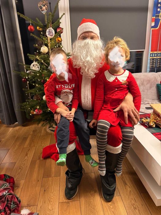 Wizyta mikołaja w teoim domu biurze przedszkolu