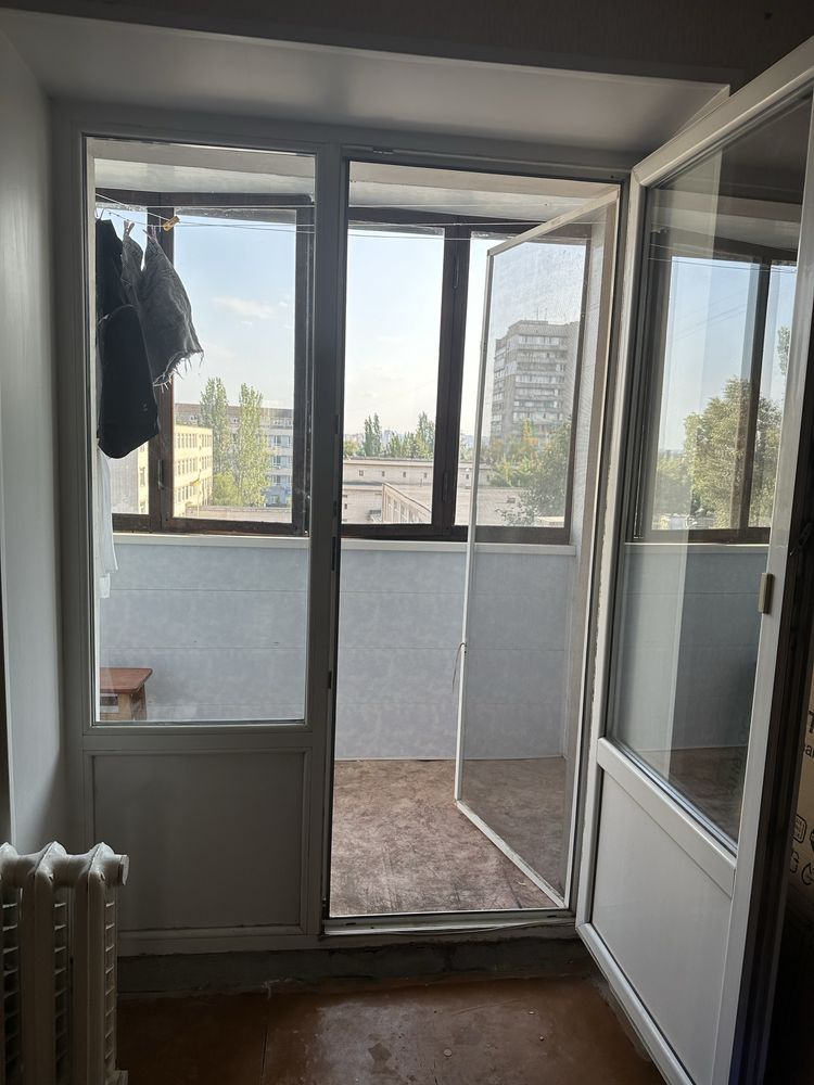 Продам двери  балконные ,межкомнатные