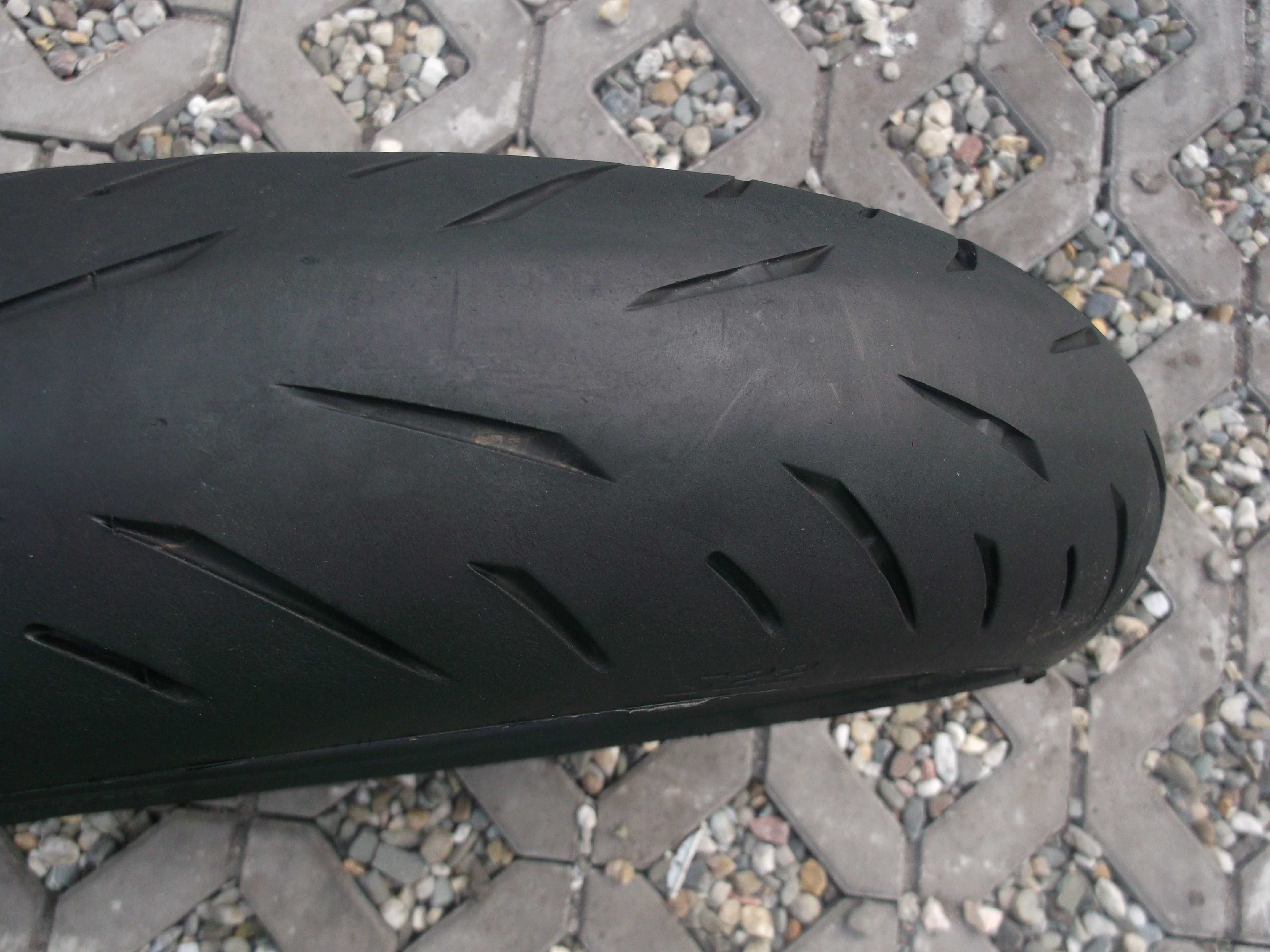 opona 120/70ZR17	58W Bridgestone Battlax Hypersport S22F dot3920 2,3mm