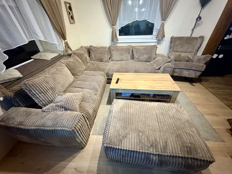 Zestaw wypoczynkowy . Naroznik  fotel, 6 krzesel