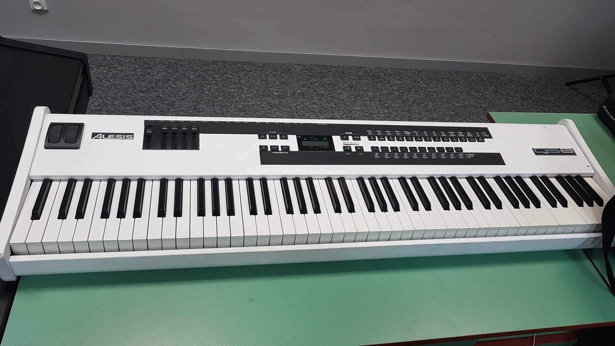 Syntezator Alesis QS8