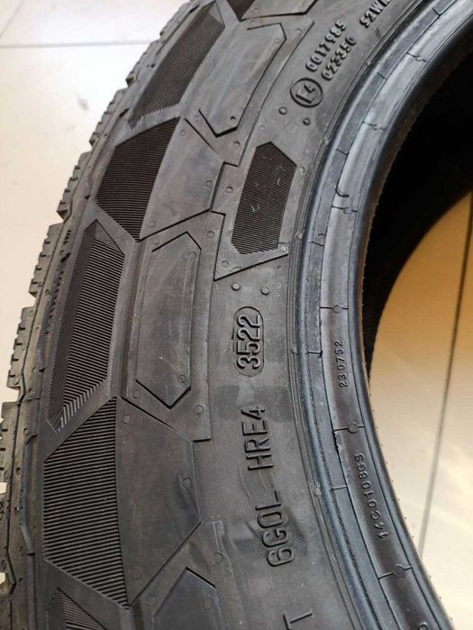 Пара шин б/у 215/65R16C 106/104T Continental VanContact Winter