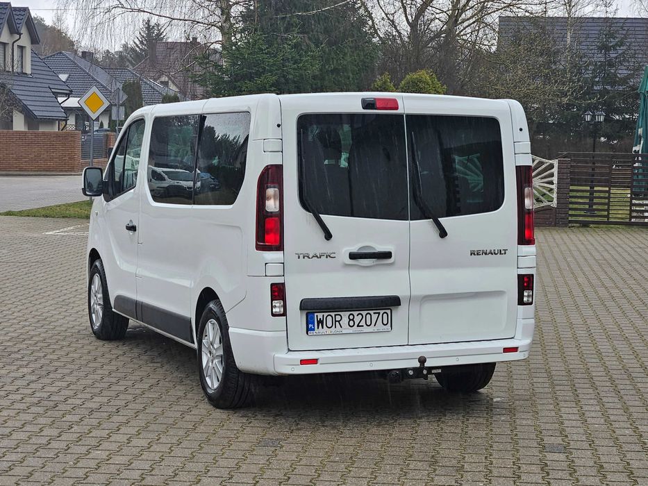 Renault Trafic 9 osób  jak nowy Full FV 23%